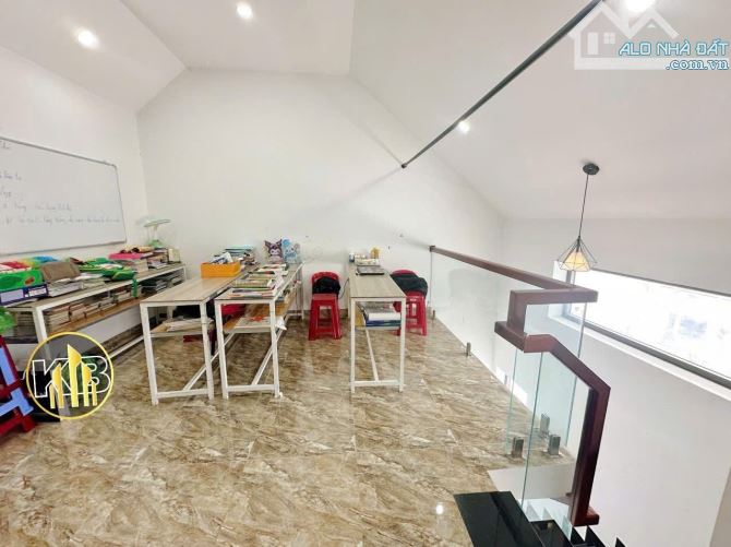 CẦN BÁN GẤP HOMSTAY XINH XINH Ô TÔ TRONG SÂN ĐƯỜNG TRỊNH HOÀI ĐỨC ĐÀ LẠT