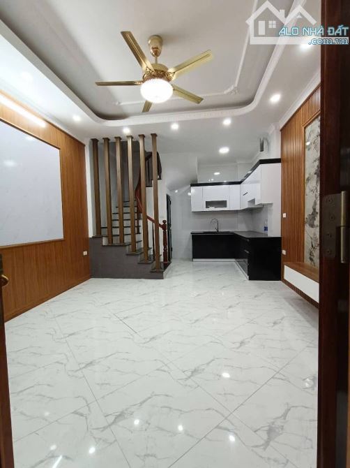 BÁN NHÀ ĐẸP PHỐ PHÚC ĐỒNG LONG BIÊN 5 TỶ 35m 5 TẦNG FULL NT Ô TÔ KINH DOANH GẦN AEON