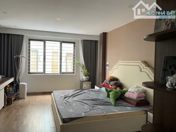 Bán nhà 38m² La Khê giáp KĐT Ngô Thì Nhậm, tiện ích bao quanh, giá rẻ, về ở ngay