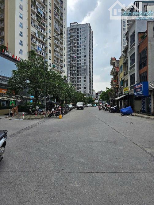 NGUYỄN SƠN,LONG BIÊN 70 tỷ 180m PHÂN LÔ Ô TÔ HAI MẶT TIỀN,KINH DOANH CHO THUÊ