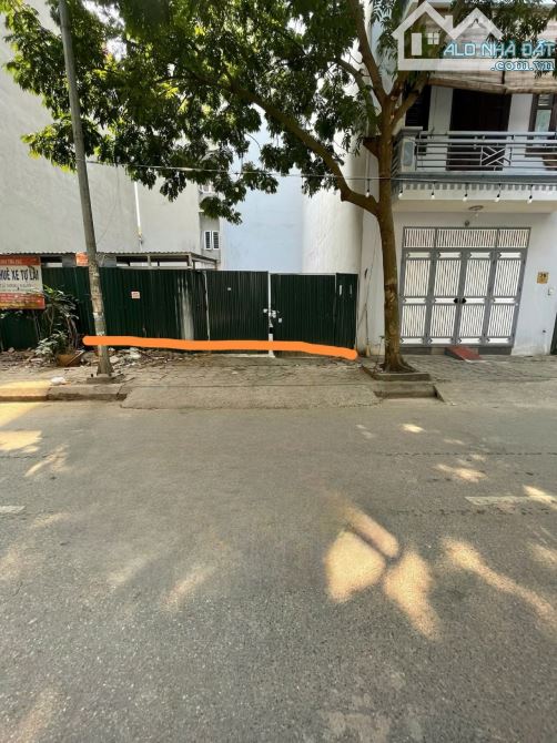 Bán 120m đất tại Ngọc Thụy (trong đê)