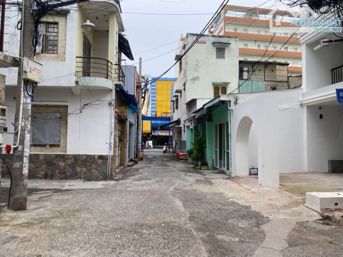 BÁN NHÀ NGUYỄN SƠN ,HẺM XE TẢI TRÁNH, SÁT MẶT TIỀN, 102M2,3 Tầng,– CHỈ 12 TỶ!