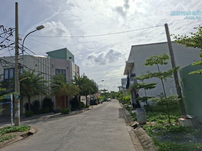 Cần bán gấp đất thổ cư mặt tiền hẻm chính 126 Nguyễn Văn Tạo