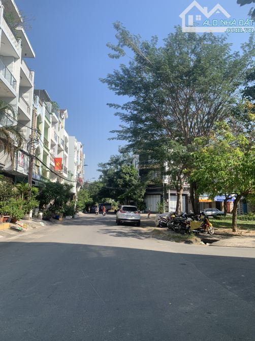 MẶT TIỀN HIẾM VIEW CÔNG VIÊN BÌNH PHÚ ( 4 * 17 ) 4 LẦU ĐẸP NHƯ TRANH 12.5 TỶ
