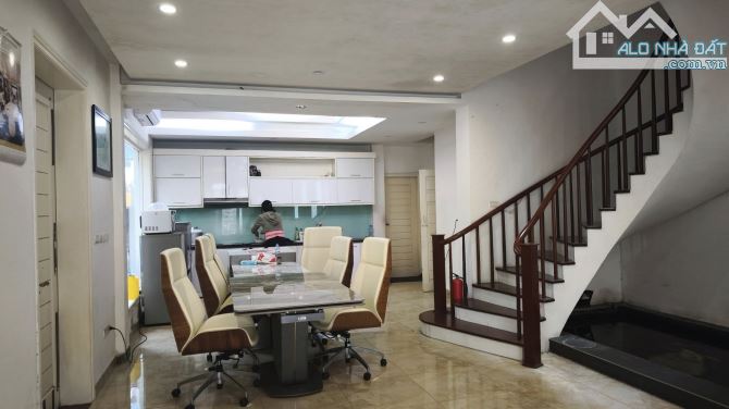 MẶT PHỐ NGUYỄN VĂN LINH 30 TỶ DT 134M MT 8M 4T Ô TÔ TRÁNH KINH DOANH