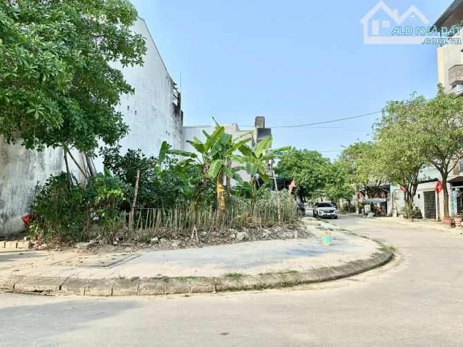 Bán đất lô góc 2 mặt tiền 149,5m2 KQH Đông Nam Thuỷ An, view kênh thoáng, gần Aeon Mall