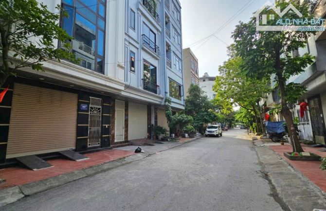 LK Văn Phú – Hà Đông, căn đẹp hiếm gặp 📍 55m² x 5 tầng – MT 5m, vỉa hè rộng 🚗 Đường 3 ô
