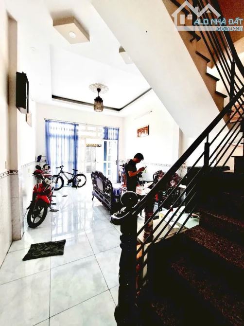BÁN NHÀ MIẾU GÒ XOÀI,81M2, 3 TẦNG ĐÚC, HẺM XE TẢI 10M,Quận Bình Tân, CHỈ 6.7 TỶ!