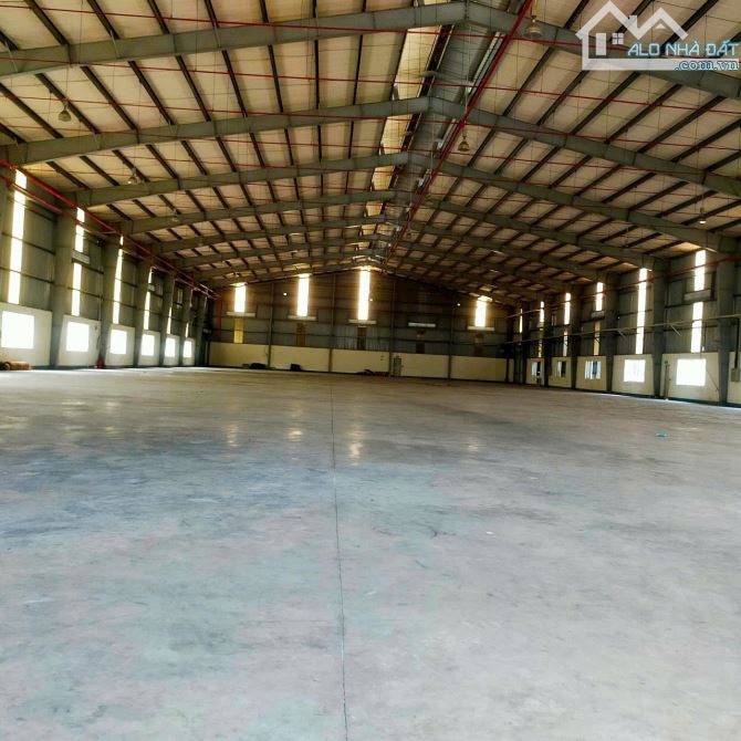 Cho thuê kho xưởng 1400m2 mặt tiền đường Nguyễn Văn Bữa, Hóc Môn.