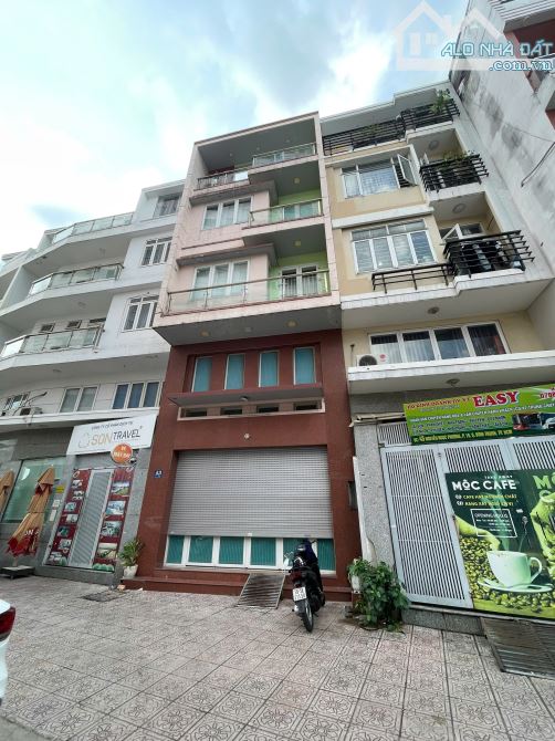Bán nhà mặt tiền số 2C Nguyễn Ngọc Phương, DT: 5.8*14M. KC: 5 Tầng. Chỉ: 22,8 tỷ