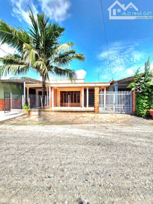 Bán nhà 10,3 x 35 chợ bàu năng chỉ có 1 tỷ 650