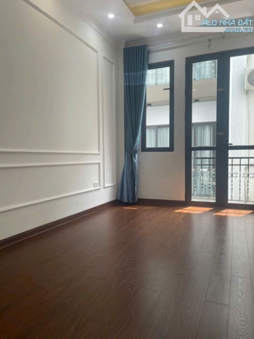 BÁN NHÀ PHỐ THẠCH BÀN LONG BIÊN 5.3 TỶ 35m 5 TẦNG, 3 PN, MT 4m Ô TÔ KINH DOANH, GẦN AEON