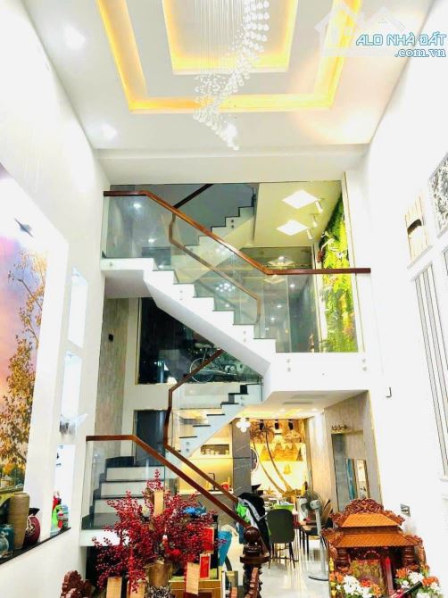 XE HƠI VÀO NHÀ! Bán Nhà Đẹp 4 Tầng Nguyễn Đình Chiểu, 61m2, 11 Tỷ