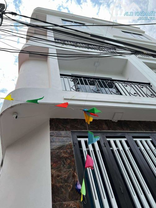 BÁN NHÀ DÒNG TIỀN  YÊN LÃNG  ĐỐNG ĐA, xây mới 6 tầng 100%, mặt tiền rộng 9,2m.15P full đồ