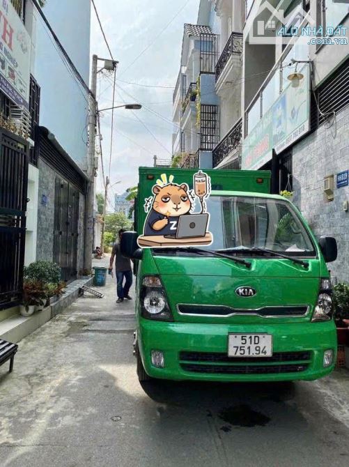 Kẹt tiền bán gấp nhà 3 tầng hẻm xe hơi thông quốc lộ 13 thủ Đức, gần vạn phúc city, 5,5 tỷ