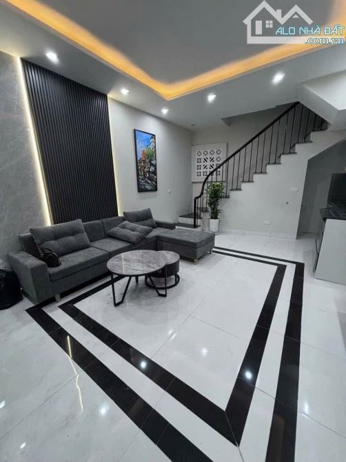 Bán nhà mặt ngõ Đội Cấn - Cách phố 2 nhà - Sỏ 32m2 - 4 tầng - giá 7,6 tỷ.