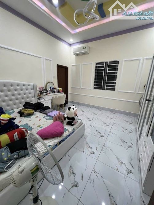 CĂN 2 TẦNG GÓC 2 MẶT TIỀN, GIÁ MỀM, TRUNG TÂM DĨ AN, 10 x 25, chỉ 12,9 tỷ
