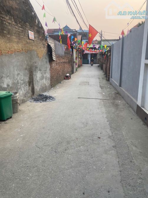 CHỦ CẦN BÁN GẤP LÔ ĐẤT 2 MẶT TIỀN, TRỤC KINH DOANH, SỔ HỒNG SẴN GD TẠI THỤY LÂM-ĐA.