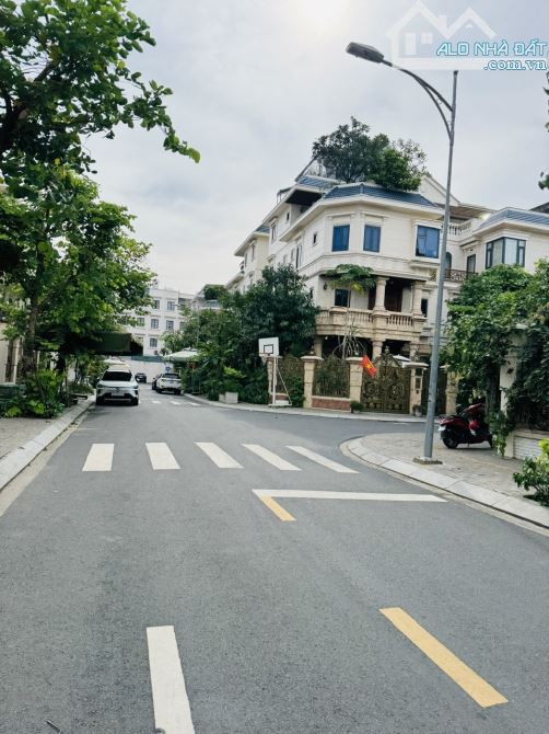Cần bán cặp mt KDC cityland Parkhill P10 GV, 10x20m hầm 4 tầng thang máy đct 84tr/th,38 ty