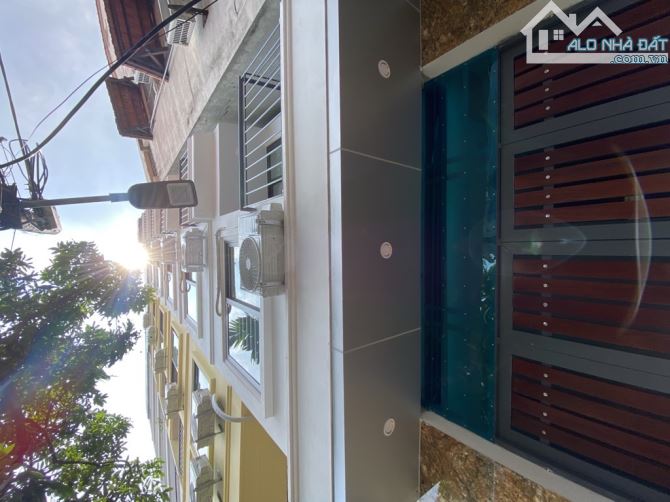 NHÀ Ở 7 TẦNG THANG MÁY - 2 THOÁNG TRƯỚC SAU - NGÕ TRƯỚC NHÀ 3M - MẶT TIỀN RỘNG ĐẸP