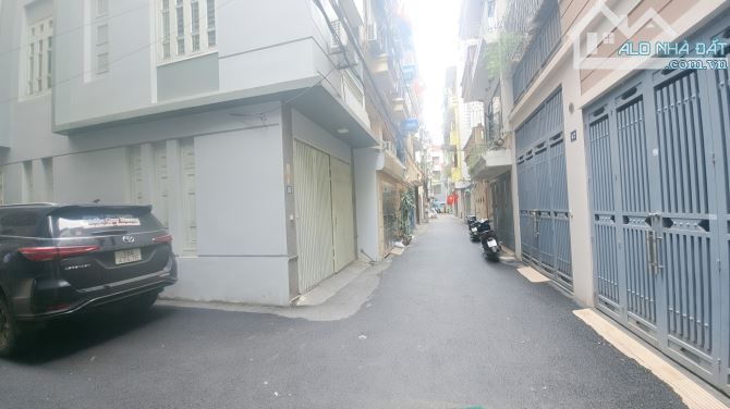 lô góc phân lô CG, ô tô đỗ cửa, 5m ra phố, 2 mặt ngõ ô tô thông, DT 66m2, MT 5m, 19,8 tỷ