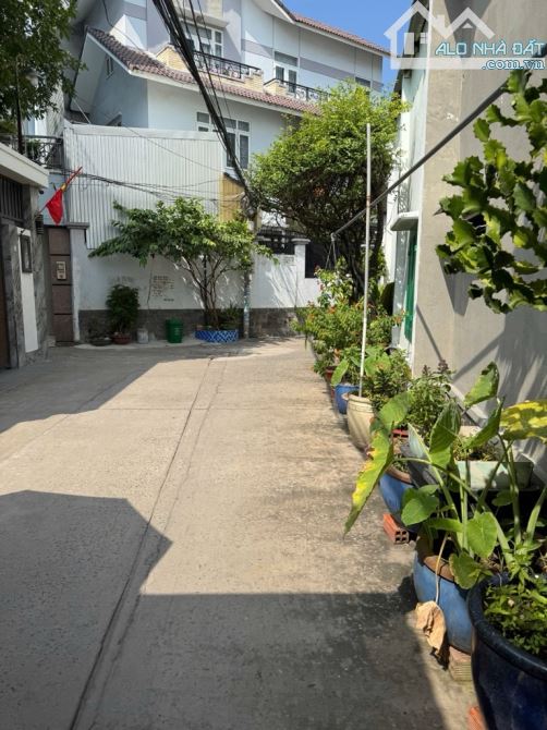 Nhà 2 tầng, sổ vuông vắn, Dt: 63 m2 công nhận đủ, chỉ 4,9 tỷ  TL