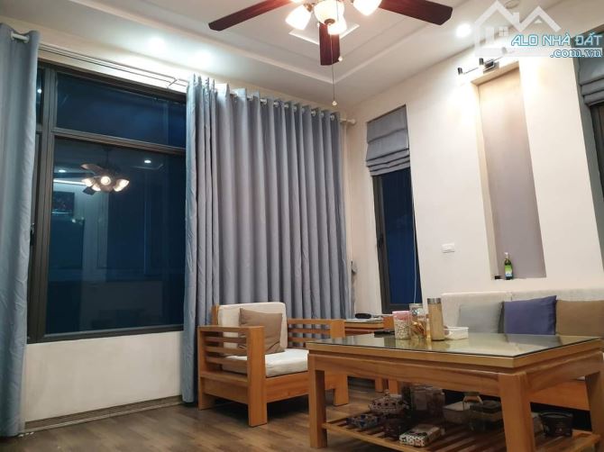 Nhà Thụy Phương – 37m² x 5 tầng – ô tô đỗ cửa – gần chợ Kẻ Vẽ - giá 7,5 tỷ