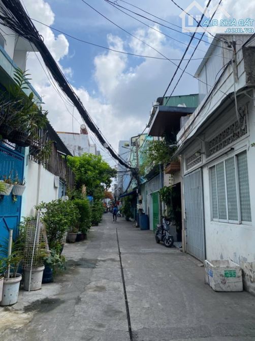 Bán nhà Phường Tân Thuận Đông; DTSD 36m2; cách hẻm xe hơi 15m; sổ riêng hoàn công đủ