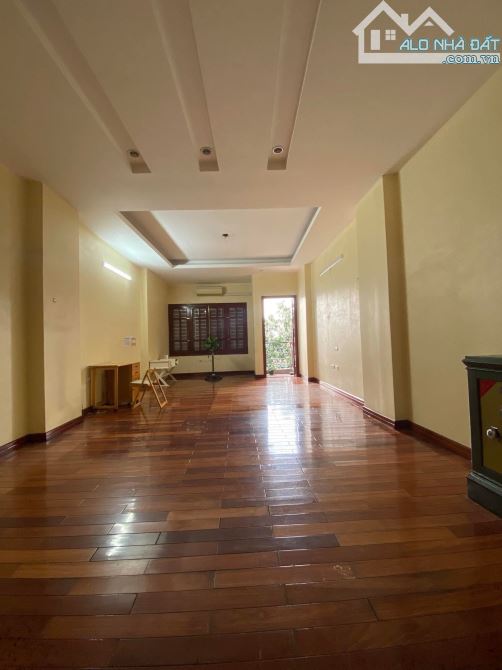 MẶT PHỐ NGUYỄN VĂN CỪ 35 TỶ DT 130M MT 5M 5T SIÊU PHẨM KINH DOANH ĐỈNH CAO VỈA HÈ RỘNG Ô T