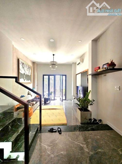 Bán nhà hẻm ô tô né thông, Phường 11 Tân Bình, Lý Thường Kiệt, 4x14m, 2 tầng, 8.x tỷ