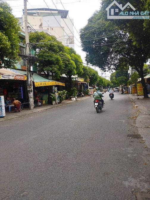 PHẠM VĂN BẠCH ,TÂN BÌNH  DT 4,5×22 ,HẺM XE HƠI ,GẦN CHỢ SÂN BAY ,CHỈ NHỈNH 6 TỶ