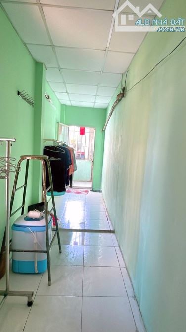BÁN NHÀ CẠNH LÊ VĂN QUỚ.I - NGÃ TƯ 4 XÃ - ( 6.5X22M ) DÒNG TIỀ.N 25.TR