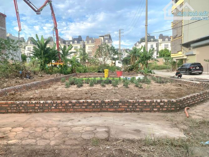 BÁN ĐẤT DV THỊ TRẤN TRẠM TRÔI LAI XÁ HOÀI ĐỨC 75M2 Ô TÔ TRÁNH GIÁ 10 TỶ