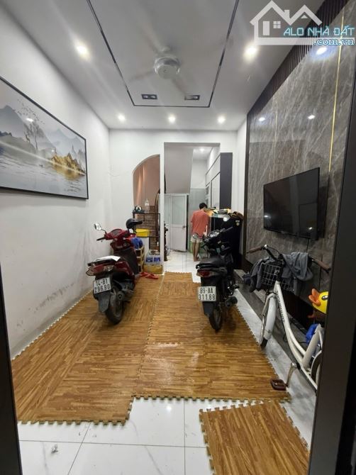Bán nhà phụng châu chương mỹ . Diện tích :40m², 3 tầng, giá 2,85 tỷ