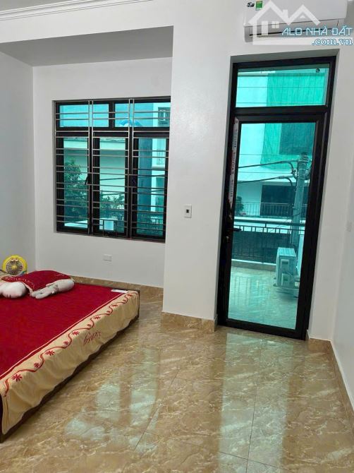 P/ Lô ô tô tránh cách Đinh Tiên Hoàng 100m, diện tích 65m2x5T . Nội thất VIP .Chỉ 6,1 tỷ