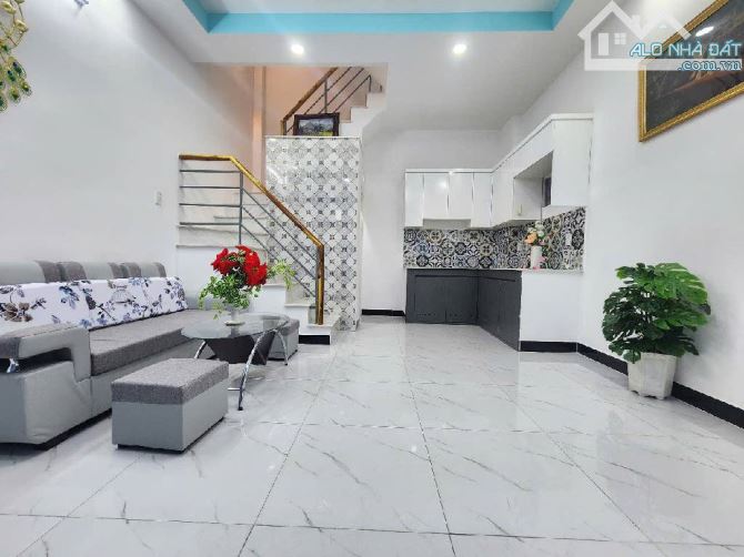 BÁN NHÀ HƯNG PHÚ - QUẬN 8 - DTSD 68M2 - 3 TẦNG - HOÀN CÔNG ĐỦ -  CHỈ HƠN 4 TỈ XÍU .