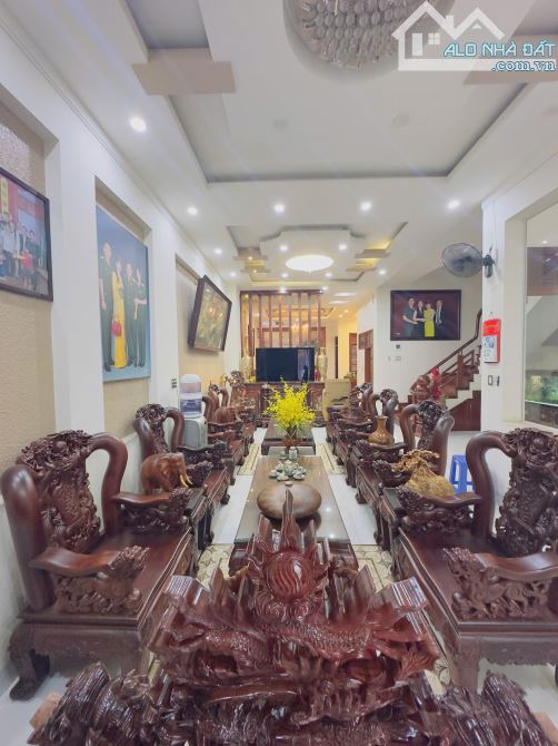 Bán nhà mặt tiền đường Trần Quý Cáp , cách Phan Đình Phùng 100m, Pleiku, Gia Lai