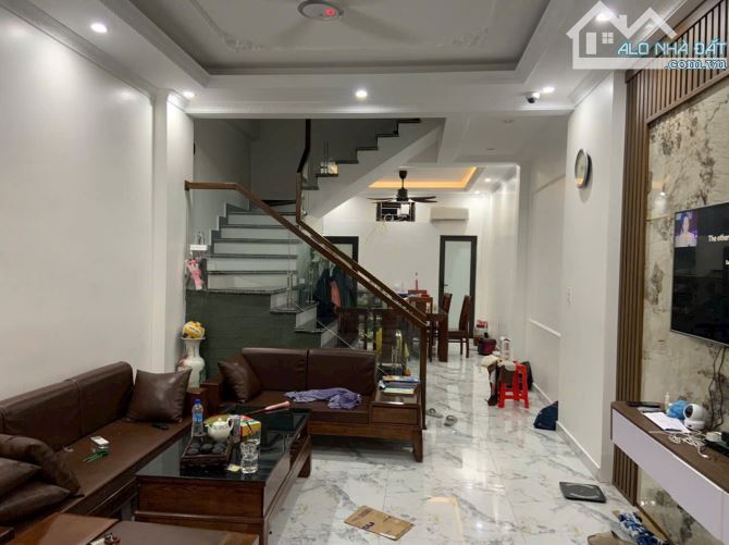 Bán nhà 3 tầng mới xây còn nguyên mùi sơn tại Đồng Hoà, Kiến An
