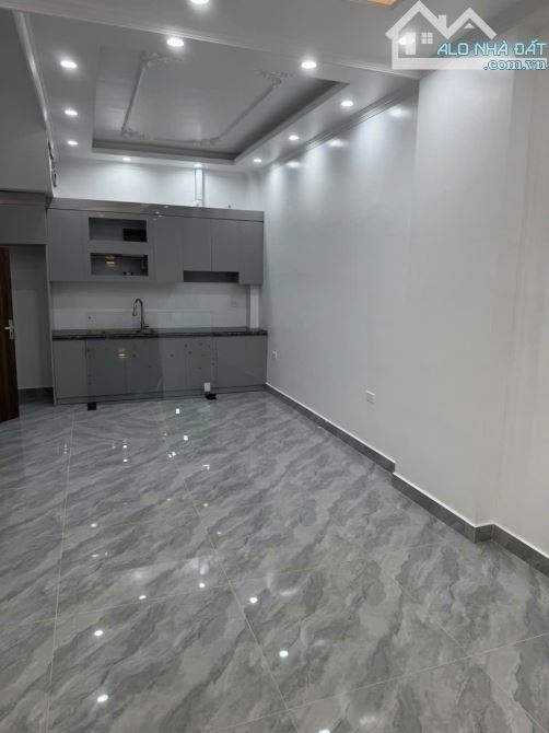 Bán căn nhà 4.5 tầng khu xóm trung, Văn Cao