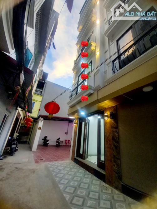 Bán nhà Liên Mạc, 35m2 5 tầng Lô góc, gần hồ Sen-sân chơi ở sướng giá 5,4 tỷ