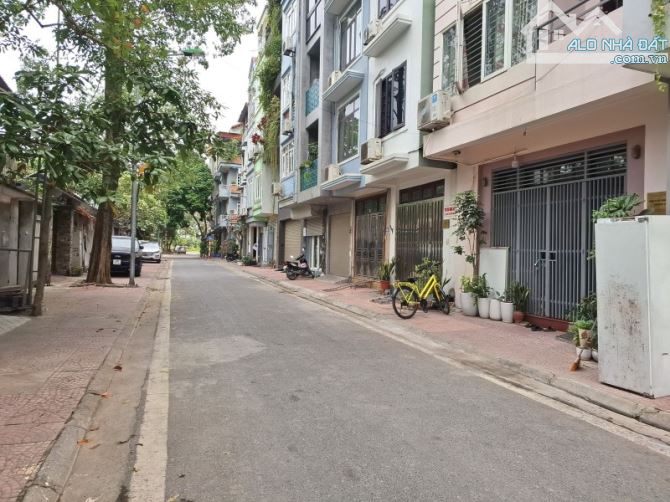 Bán nhà Tư Đình,Long Biên 3 tầng,198m,mt5.6m oto tránh nhỉnh 37 tỷ