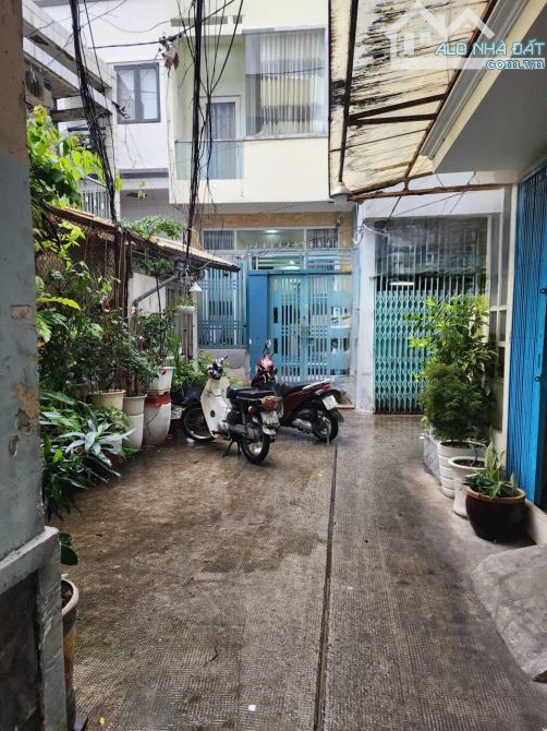 Chỉ nhỉnh 3,xT Nhà Quận 1 ngay Phạm Ngũ Lão 50m2 kết cấu sẵn 2 tầng
