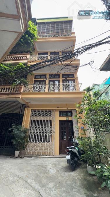 NGUYỄN VĂN HUYÊN - CẦU GIẤY - DT 65M2 x 4T - MT 4,7M-21 TỶ-PHÂN LÔ-2 THOÁNG-GẦN PHỐ