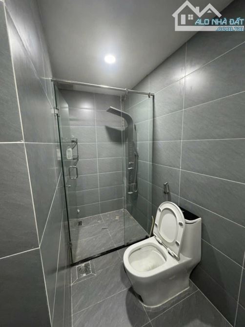 Nhà bán: đường Kinh Dương Vương. Q Bình Tân. DTSD 133m2. Giá 14,8 tỷ - 10