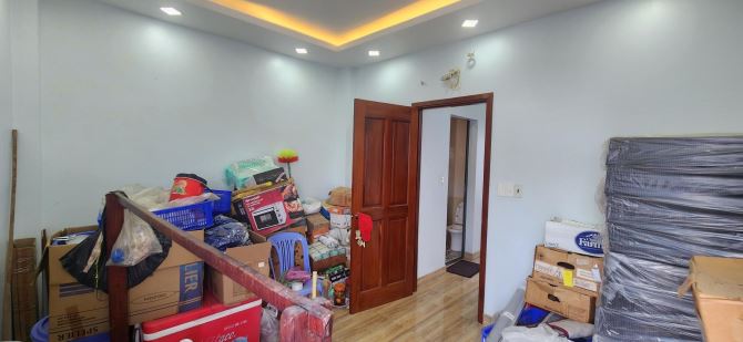 BÁN NHÀ 4 TẦNG SIÊU ĐẸP - GIÁP QUẬN 7 - Ô TÔ NGỦ TRONG NHÀ- NHỈNH 6 TỶ . - 11