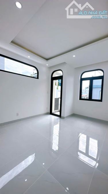 BÁN NHÀ 5 TẦNG KIÊN CỐ MỚI 100% MẶT TIỀN ĐƯỜNG SỐ 11 Q.4 , GIÁ 10,8 TỶ - 11