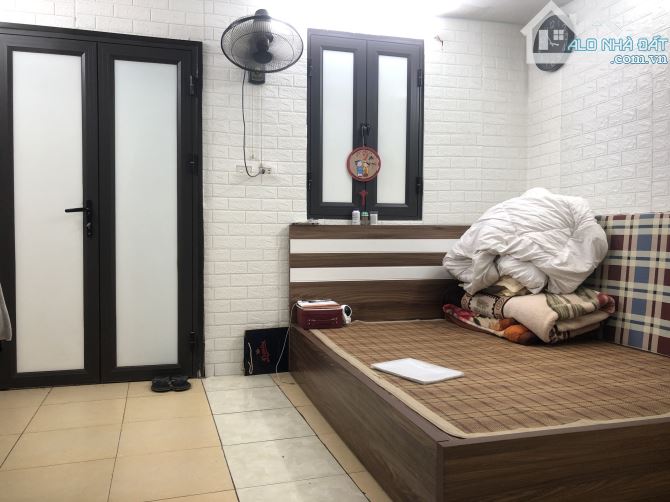 Nhà 4 tầng kinh doanh tốt, cho thuê dễ, ô tô đỗ cửa - 1