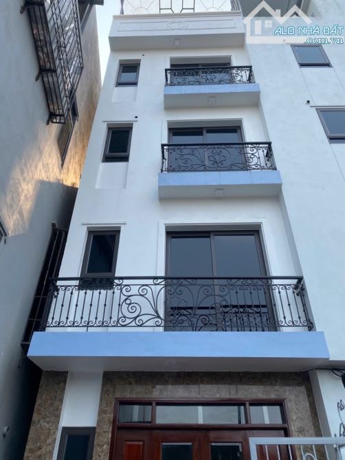 BÁN NHÀ - THẠCH BÀN - BÁT KHỐI - CỰ KHỐI - 35M - 5T - ÔTÔ ĐỖ - NHỈNH 5 TỶ - 1