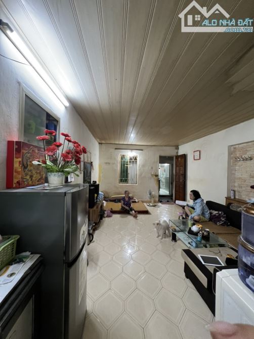 Bán tập thể tầng 2 phố Lương Đình Của (thuộc khu tập thể Kim Liên).  Sử dụng 75m2, - 1