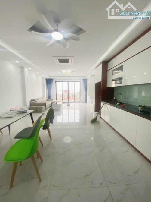 Đẹp! Hơn 16 Tỷ- Bán Nhà Giải Phóng, Hoàng Mai, 80x4T- Ô Tô-Phân Lô-LK- Vỉa Hè-KD-VP